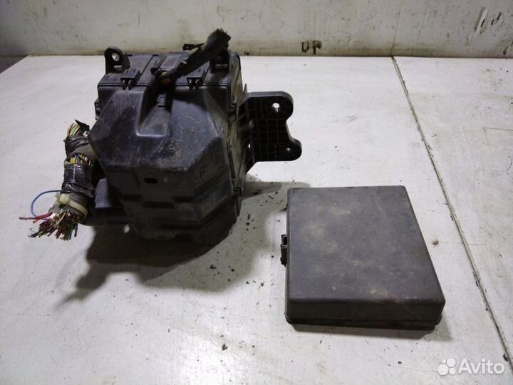 Блок предохранителей под капот Suzuki Grand Vitara