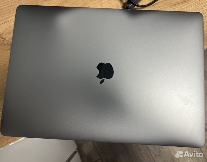 MacBook Pro 15 2018 i7 16gb touchbar