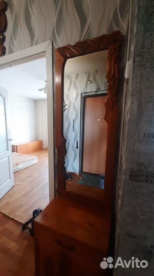 Продается трюмо