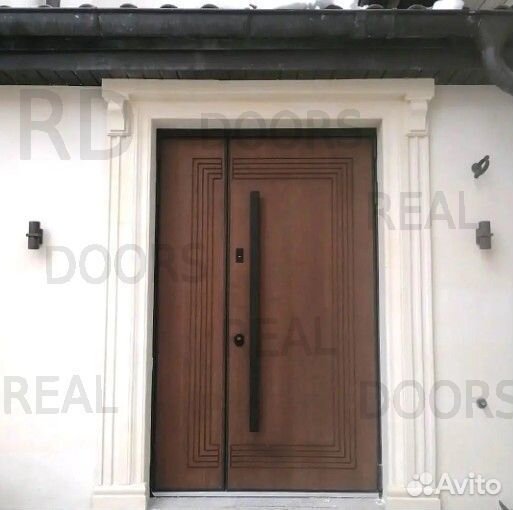 Двустворчатая металлическая дверь с подсветкой