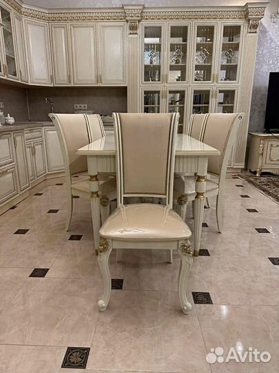 Стулья и стол