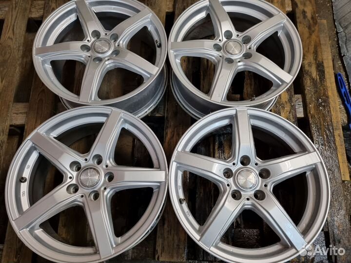 Комплект отличных литых дисков Dunlop Violento