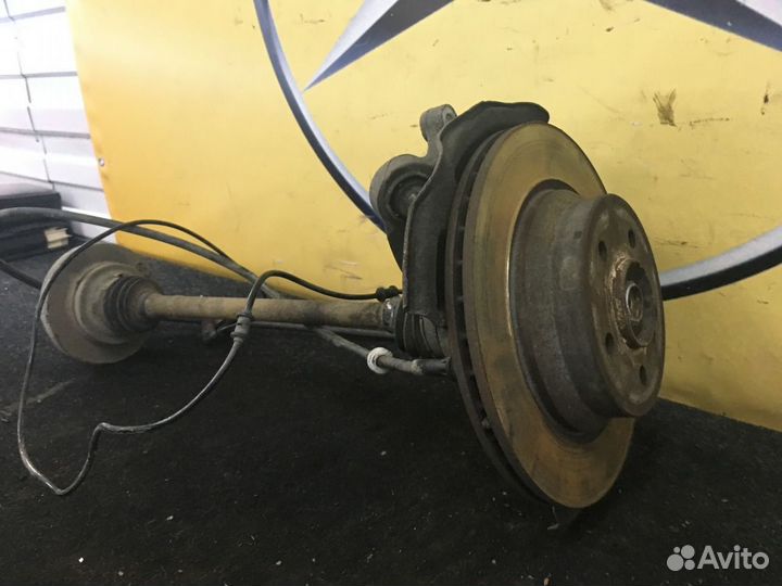 Кулак задний правый Мерседес 219