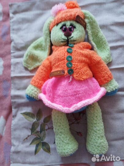 Заяц ручной работы вязаный