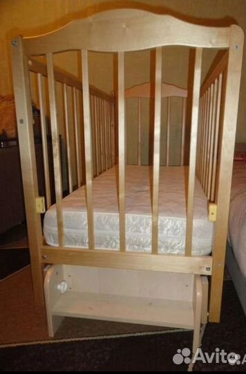 Детская кровать с продольным маятником