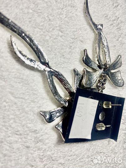 Бижутерия серьги стразы