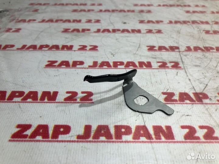 Пружина лючка бензобака Mazda