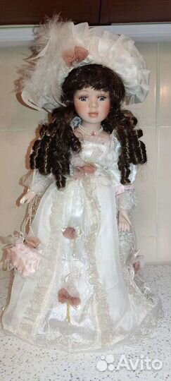 Кукла фарфоровая коллекционная