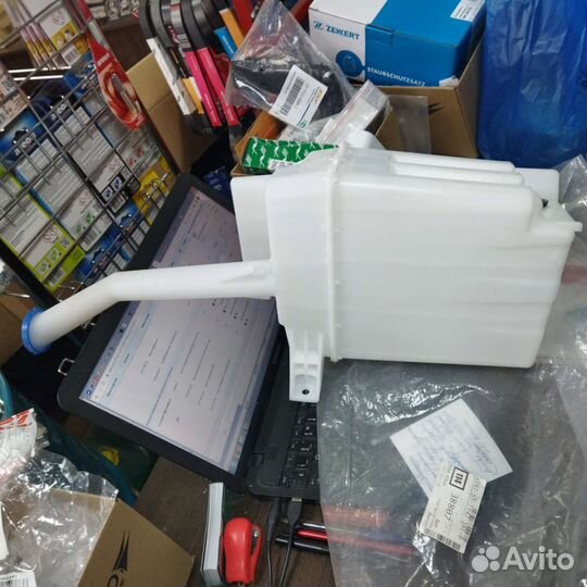 Бачок омывателя avensis t250 03-08