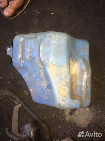 Бачок омывателя Volkswagen Passat B3