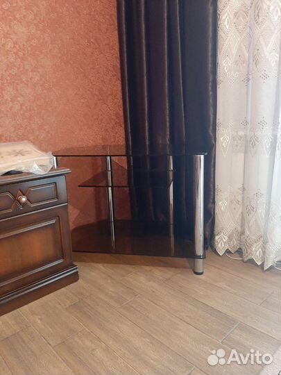 Тумбочка под телевизор стеклянная