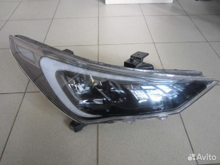 Фара правая Hyundai Solaris
