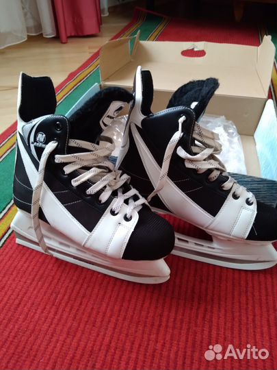 Коньки хоккейные