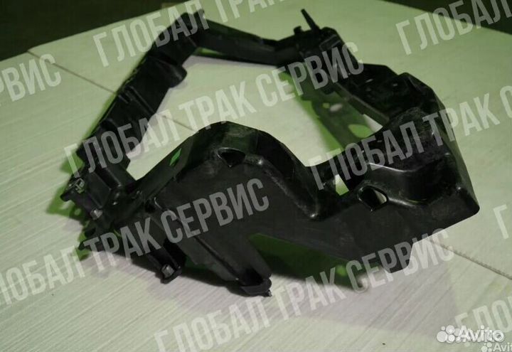 84234669 Кронштейн фары правый volvo