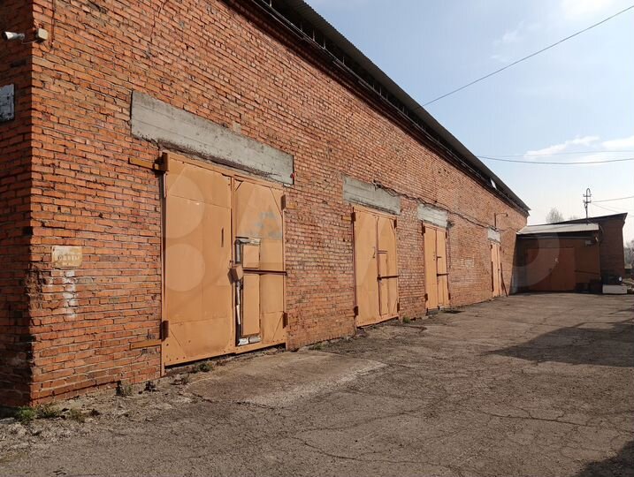 Склады (гаражи), 530 м² с зем. участком 0,35 га