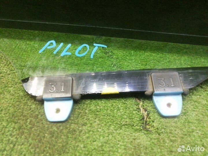 Стекло двери заднее левое Honda Pilot YF4