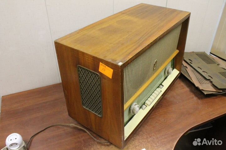 Ламповый приёмник Dominante AM/FM 84