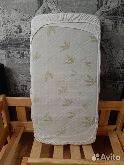 Детская кроватка с матрасом