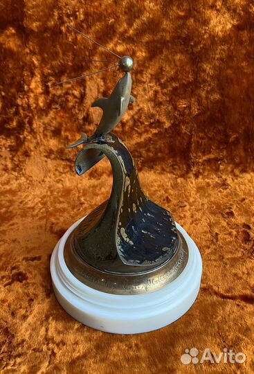 Скульптурная композиция Дельфин со спутником