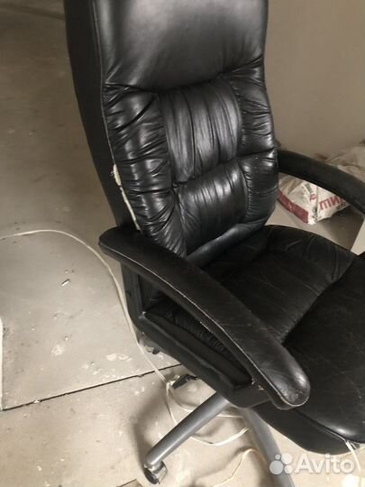 Стол и кресло