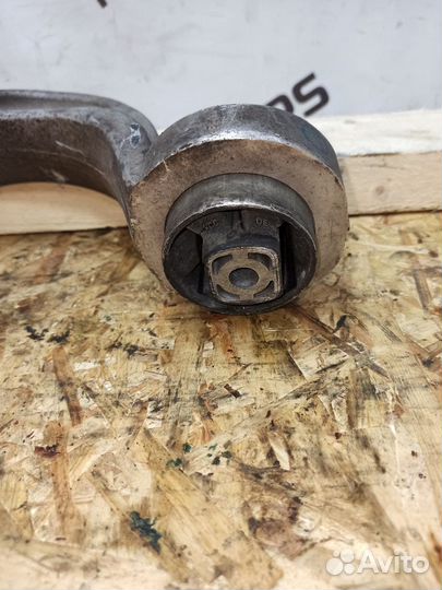 Рычаг передней подвески нижний правый Audi A4