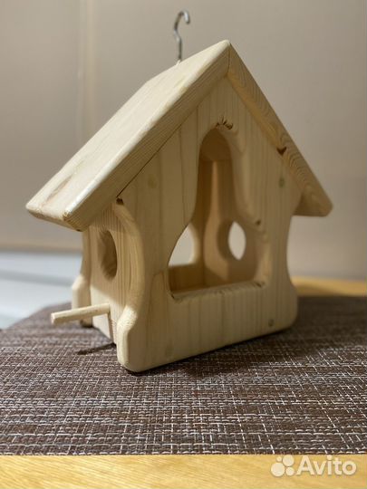 Кормушка для птиц из дерева