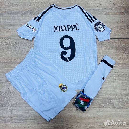 Детская форма Мбаппе с гетрами и нашивками