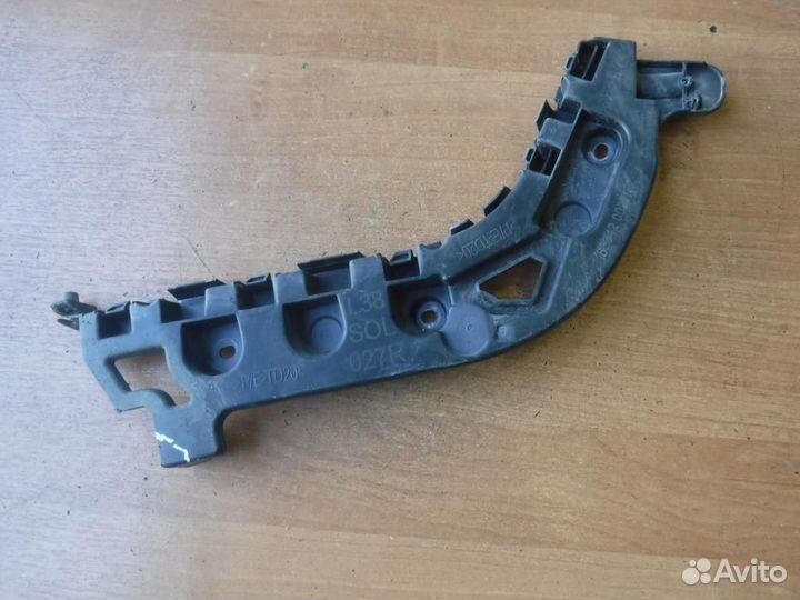 Направляющая заднего бампера Renault Fluence