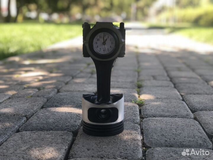 Часы из поршня с шатуном