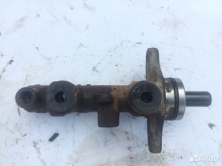 Главный тормозной цилиндр Mazda Demio DW 1.3 1999