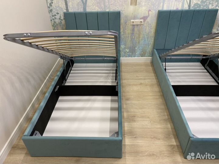 Кровать односпальная с матрасом