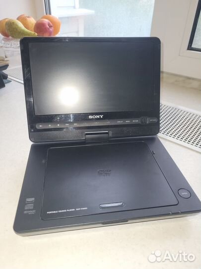 Портативный CD/DVD проигрывательsony. Автокомплект