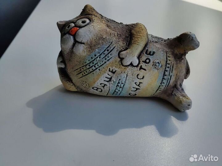 Статуэтка кошка