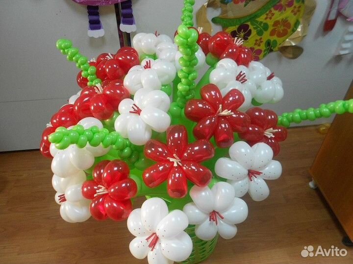 Букеты цветов из воздушных шаров для дамы