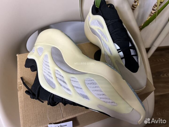 Кроссовки Adidas Yeezy 700 v3 Azael