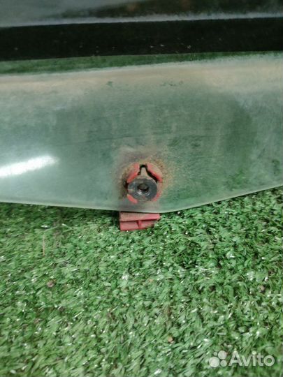 Стекло заднее левое Bmw E46 седан 2000