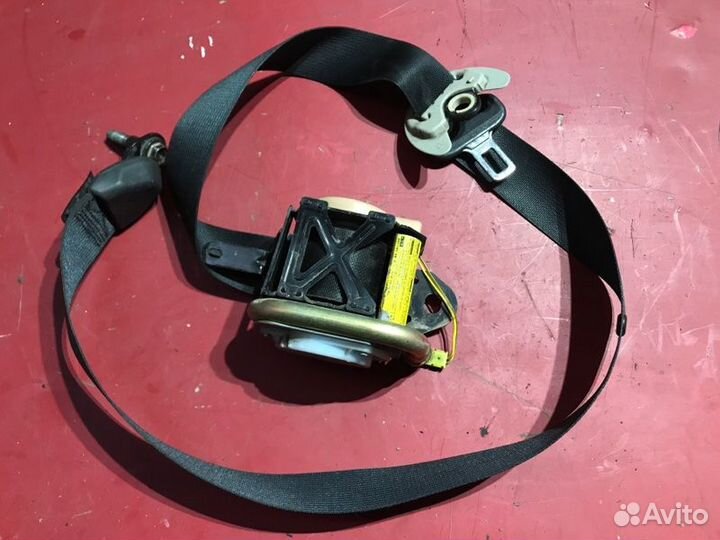 Ремень безопасности передний правый Toyota Avensis