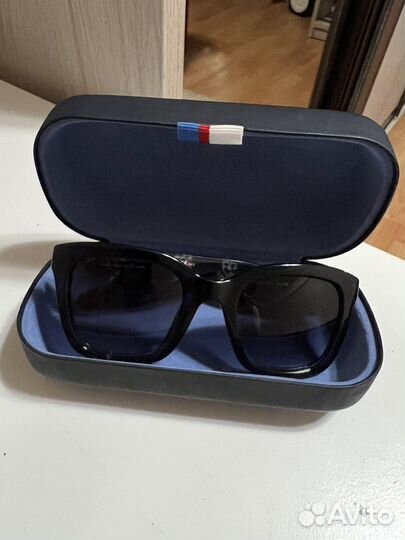 Солнцезащитные очки Tommy hilfiger