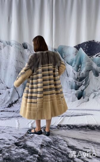 Женские шубы и пальто с мехом