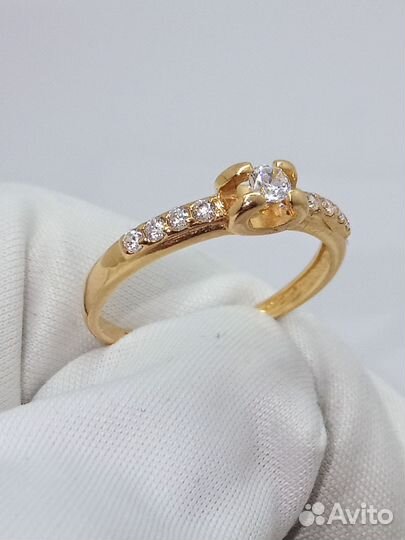 Золотое кольцо с фианитами
