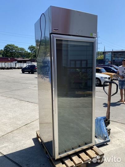 Холодильный шкаф