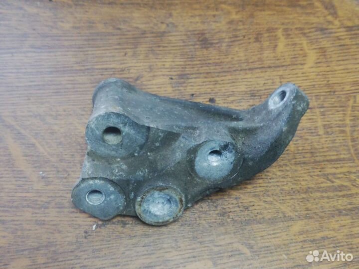 Кронштейн кпп Митсубиси Паджеро Мини 2