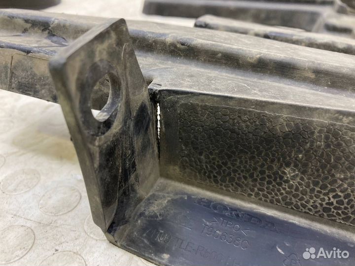 Дефлектор радиатора левый Honda Cr-V 5 RW 2016