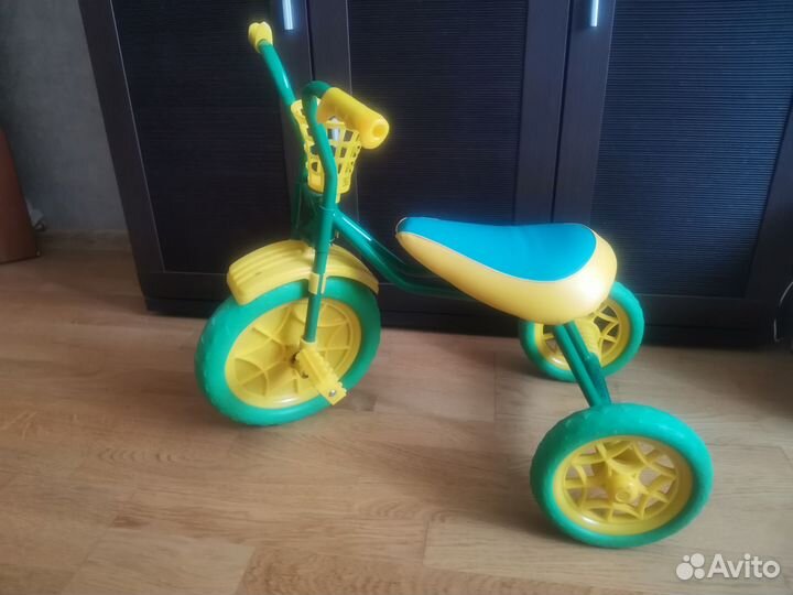 Трехколесный велосипед 