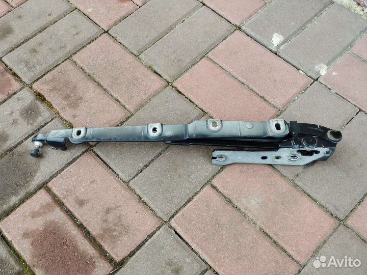 Петля крышки багажника Mercedes W220