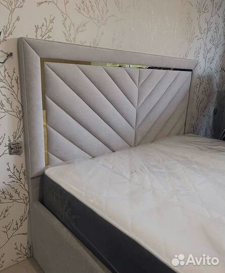 Кровать с изголовьем