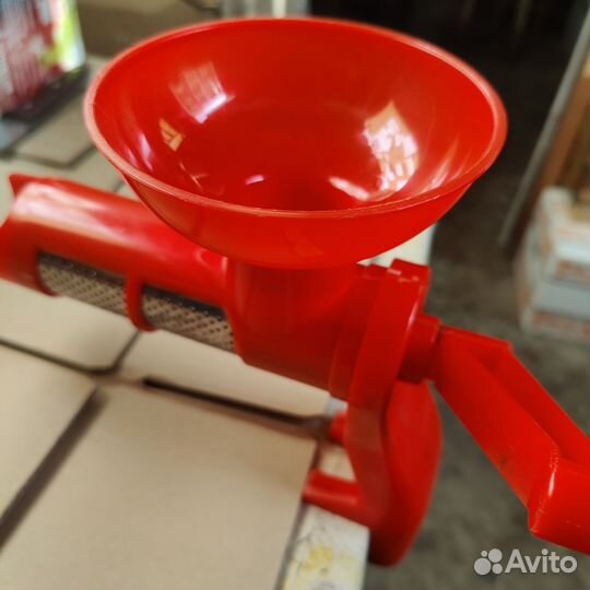 Механическая соковыжималка для томатов