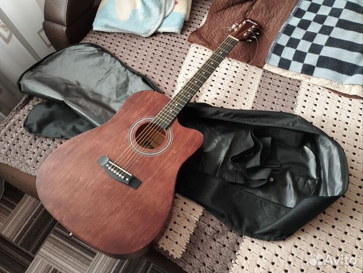 Акустическая гитара