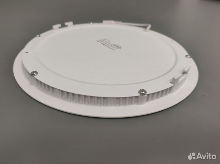 Светодиодный светильник встраиваемый 18 Вт
