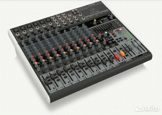 Микшерский пульт Behringer x1832usb